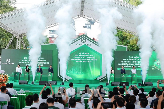 Lanzamiento de la plataforma de comercio electrónico VinachemMart en Hanoi el 10 de mayo (Foto: VNA) received-692687293118301-20250510100547.jpg