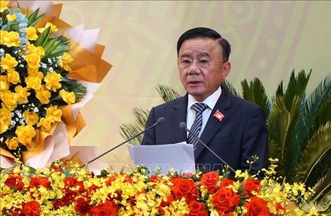 Tran Cam Tu, miembro del Buró Político y miembro permanente del Secretariado del Comité Central del Partido, asistió a la Asamblea y ofreció directrices clave para el nuevo mandato. (Foto:VNA) dai-hoi-da-nang2-170925.jpg