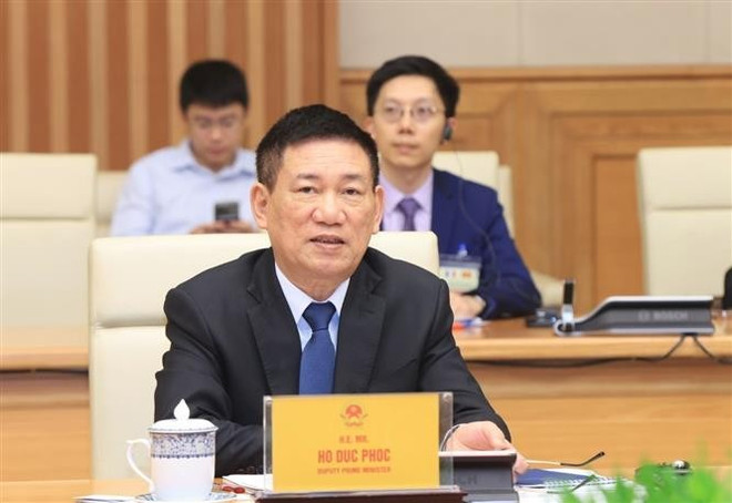 El viceprimer ministro de Vietnam Ho Duc Phoc habla en la reunión (Foto: VNA) vna-potal-pho-thu-tuong-ho-duc-phoc-tiep-doan-doanh-nghiep-phap-8056703.jpg