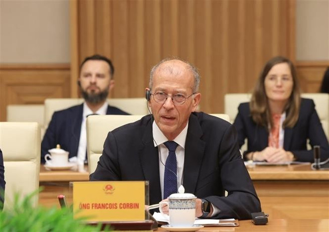 Francois Corbin, vicepresidente de MEDEF International, interviene en la cita (Foto: VNA) vna-potal-pho-thu-tuong-ho-duc-phoc-tiep-doan-doanh-nghiep-phap-8056706.jpg