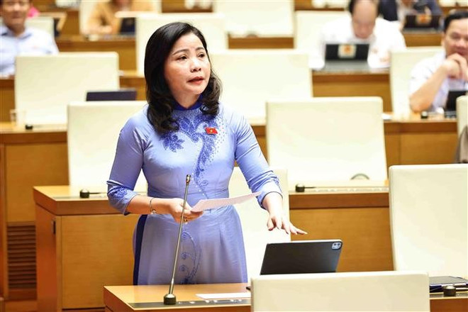 La diputada Nguyen Thi Thu Nguyet, de Dak Lak, interviene en la sesión (Foto: VNA) vna-potal-quoc-hoi-thao-luan-ve-du-an-luat-sua-doi-bo-sung-mot-so-dieu-cua-bo-luat-hinh-su-8056692.jpg