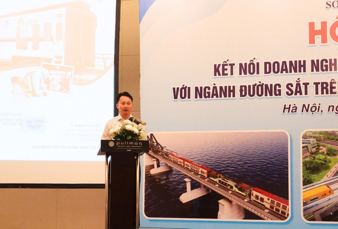 El subdirector del Departamento de Turismo de Hanoi, Tran Trung Hieu, interviene en la cita (Foto: VNA) 1308hanoisp2.jpg