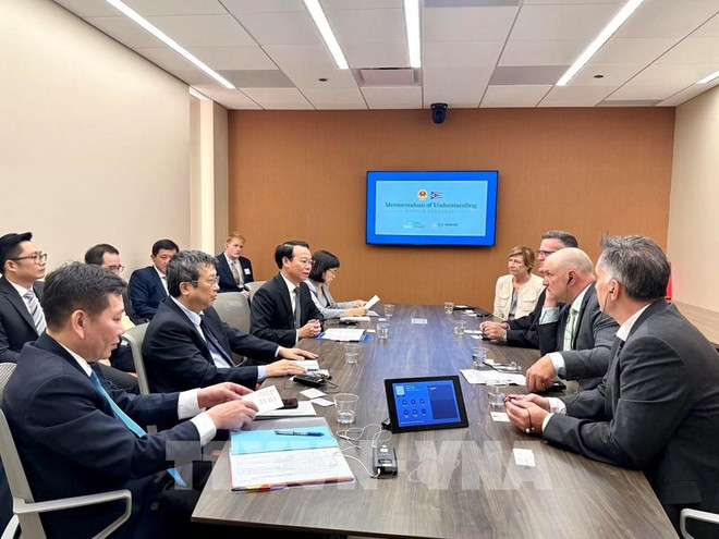 En la sesión de trabajo entre el ministro de Agricultura y Medio Ambiente de Vietnam, Do Duc Duy, y el secretario de Agricultura de Ohio, Brian Baldridge (Foto: VNA) 101052-viet-nam-nhap-khau-nguyen-lieu-thuc-an-chan-nuoi-tu-bang-ohio-my.jpg