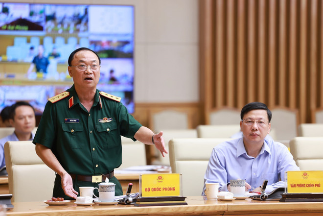 Thai Dai Ngoc, subjefe del Estado Mayor General del Ejército Popular de Vietnam, habla en la reunión (Foto: VNA) vna-potal-thu-tuong-chu-tri-phien-hop-lan-thu-14-cua-ban-chi-dao-quoc-gia-ve-chong-khai-thac-hai-san-bat-hop-phap-8291913.jpg