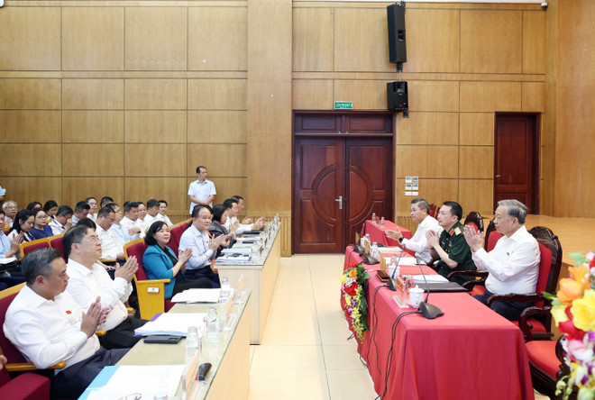 vna-potal-tong-bi-thu-to-lam-tiep-xuc-cu-tri-ha-noi-truoc-ky-hop-thu-muoi-quoc-hoi-khoa-xv-8291764.jpg