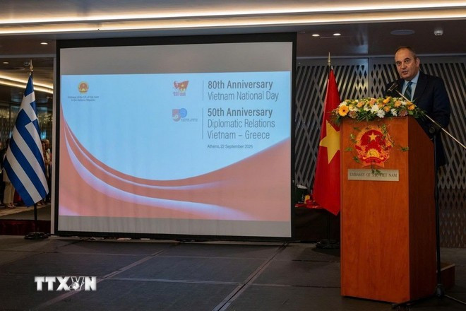 El primer vicepresidente del Parlamento griego, Ioannis Plakiotakis, interviene en la cita (Foto: VNA) viet-nam-hy-lap-1.jpg