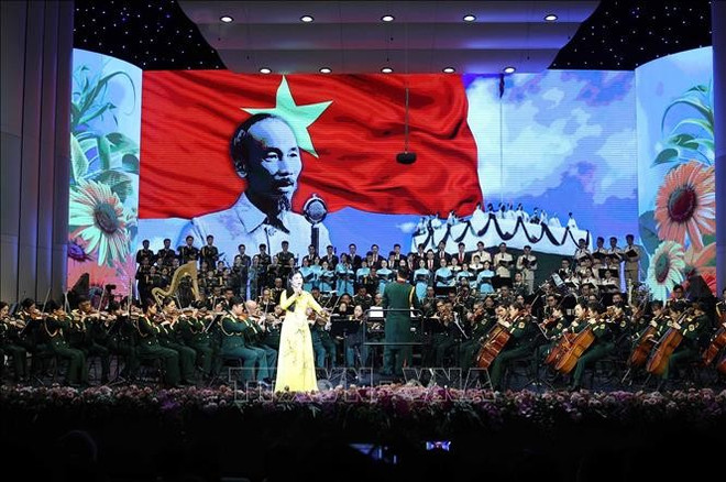 En el programa artístico (Foto: VNA) nghe-thuat-giao-huong.jpg
