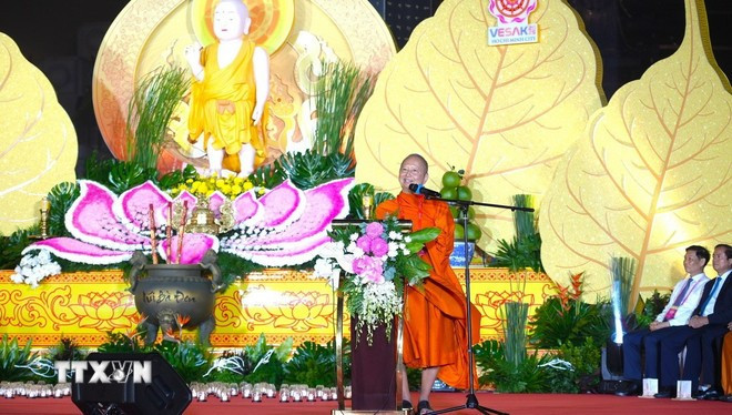 El muy venerable Phra Brahmapundit, presidente del Consejo Internacional para el Día de Vesak (ICDV), interviene en la cita (Foto: VNA) vesak-2025-11.jpg