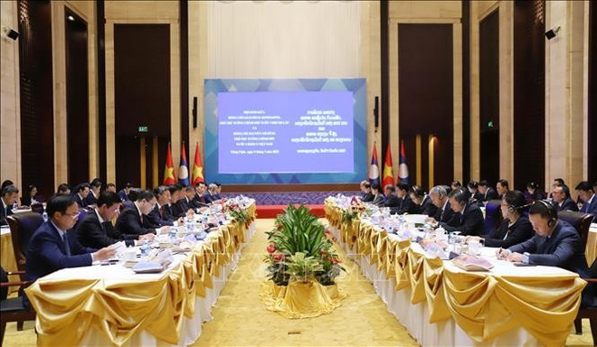 El viceprimer ministro de Vietnam Nguyen Chi Dung sostiene conversaciones con su homólogo laosiano, Saleumxay Kommasith (Foto: VNA) uuid58df63a1-4752-4931-b0bb-d2fc314f44d2code001library1type1mode1loctruecaptrue.jpg