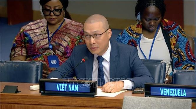 El ministro consejero Nguyen Hoang Nguyen, encargado de negocios de la misión permanente de Vietnam ante la ONU, interviene en la cita (Foto: VNA) khuyet-tat-2.jpg