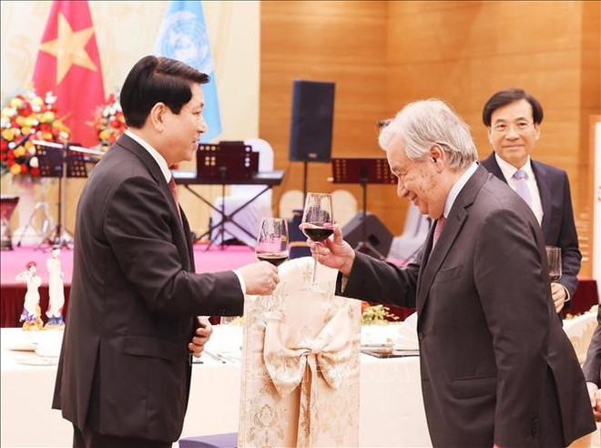 El presidente de Vietnam, Luong Cuong, y el secretario general de la ONU, António Guterres, en la cita (Foto: VNA) ttk2.jpg