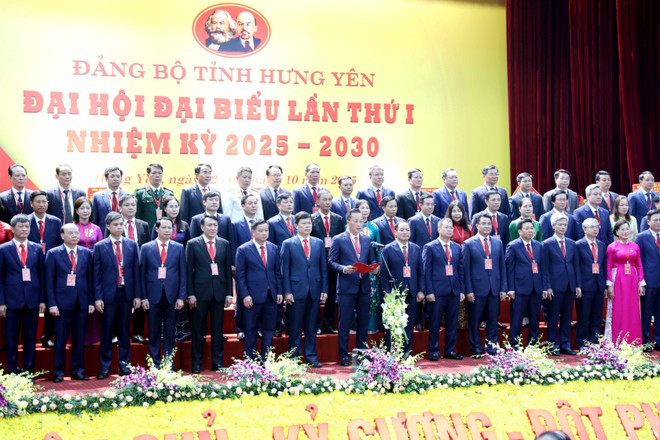 Comité Ejecutivo del Comité del Partido de Hung Yen para el mandato 2025-2030 (Foto: VNA) vna-potal-tien-toi-dai-hoi-xiv-cua-dang-khai-mac-dai-hoi-dai-bieu-dang-bo-tinh-hung-yen-nhiem-ky-2025-2030-8314482.jpg
