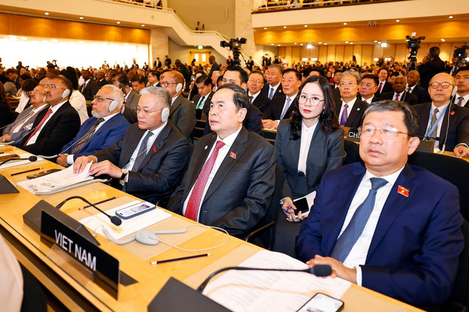 El presidente de la Asamblea Nacional de Vietnam, Tran Thanh Man, en la cita (Foto: VNA) vna-potal-chu-tich-quoc-hoi-du-le-khai-mac-hoi-nghi-cac-chu-tich-quoc-hoi-the-gioi-lan-thu-6-8179080.jpg