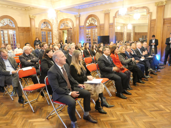 El seminario para promover cooperación entre los órganos legislativos de Argentina y los países de la ASEAN (Foto: VNA) vna-potal-viet-nam-thuc-day-hop-tac-nghi-vien-asean-va-argentina-8084784.jpg