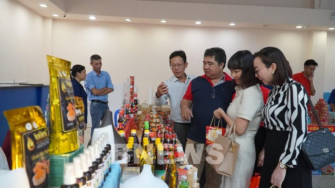 Los productos de salsa de pescado de Phu Quoc han estado presentes en varios mercados extranjeros (Foto: VNA) pq.jpg