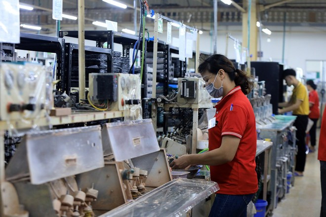 Línea de producción de bienes de exportación de una empresa vietnamita. (Foto: Vietnam+) 167a6512-7982.jpg