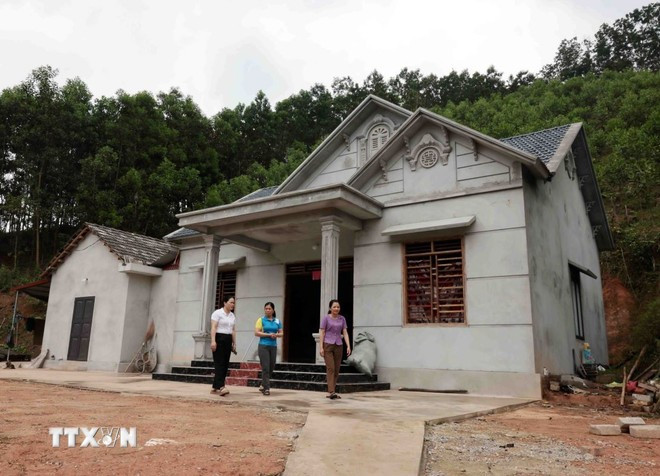 La provincia de Thai Nguyen completó con antelación la erradicación de casas temporales y en ruinas (Foto: VNA) xoa-nha-tam-nha-dot-nat-1607.jpg