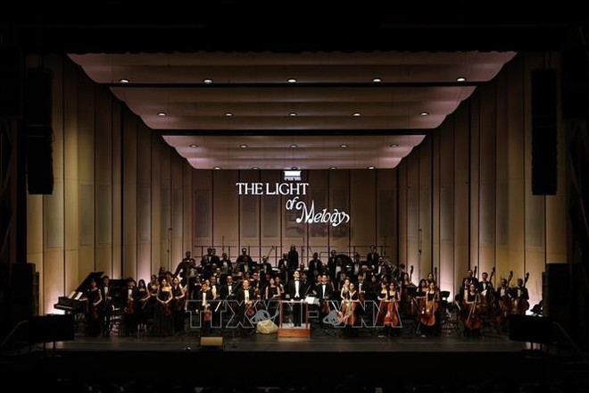 El concierto tuvo lugar en el Teatro Ho Guom, en Hanoi. (Foto: VNA) opera-100725-2.jpg