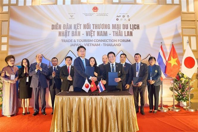 Empresas vietnamitas establecidas en Tailandia y Japón firman acuerdos de cooperación (Foto: VNA) vna-potal-dien-dan-ket-noi-thuong-mai-va-du-lich-nhat-ban-thai-lan-viet-nam-7915004.jpg
