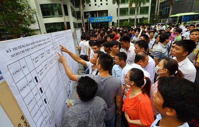 Los trabajadores vietnamitas toman un examen de idioma surcoreano para ir a trabajar en ese país. (Foto: Vietnam+) tienghan-9209.jpg