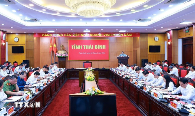 En la reunión (Foto: VNA) thu-tuong-pham-minh-chinh-lam-viec-thai-binh-1.jpg