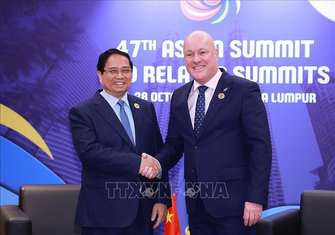 El primer ministro de Vietnam, Pham Minh Chinh, se reúne con su homólogo neozelandés, Christopher Luxon (Foto: VNA) vna-potal-thu-tuong-pham-minh-chinh-gap-thu-tuong-new-zealand-christopher-luxon-stand.jpg