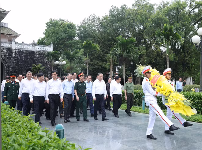 vna-potal-tong-bi-thu-to-lam-tuong-niem-anh-hung-liet-si-tai-nghia-trang-liet-si-quoc-gia-a1-o-dien-bien-8174564.jpg