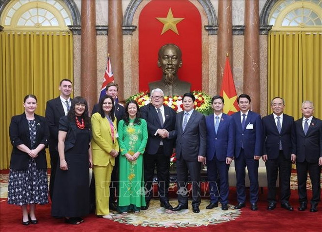 Delegados participantes en la cita (Foto: VNA) luong-cuong-2.jpg