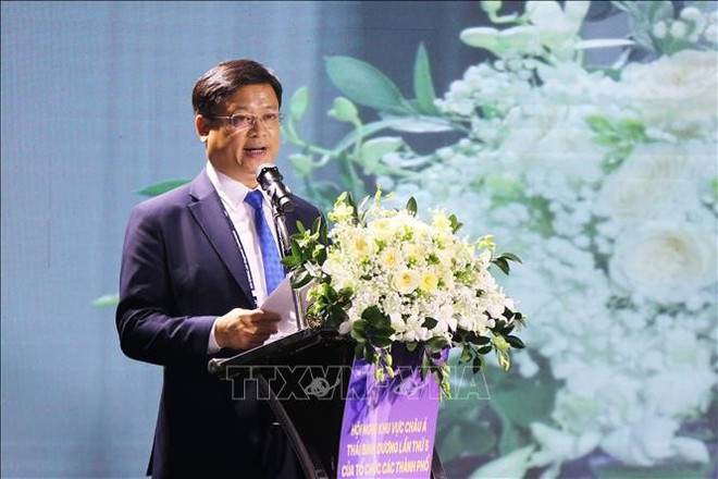 El vicepresidente permanente del Comité Popular de Hue, Nguyen Thanh Binh, interviene en la inauguración (Foto: VNA) hue.jpg