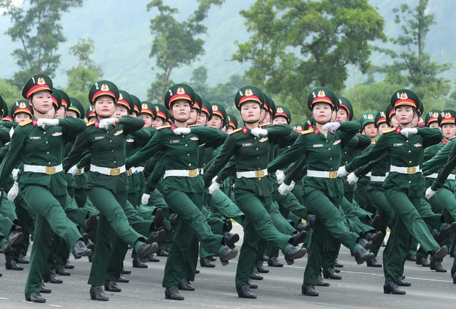 Fuerzas femeninas participan en el ensayo (Foto: VNA) 2.jpg