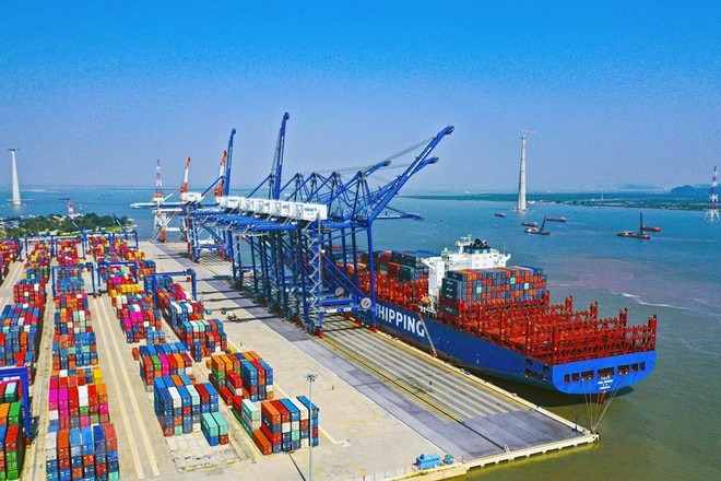 El comercio exterior constituye un sector destacado en el panorama económico en los primeros siete meses de 2025. (Foto: VNA) xuat-nhap-khau.jpg