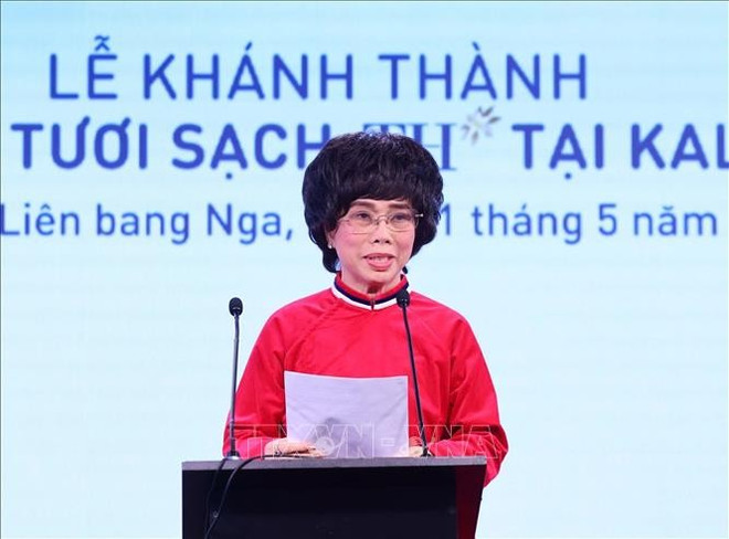 Thai Huong, fundadora y presidenta del Consejo de Estrategia del Grupo TH, interviene en la ceremonia (Foto: VNA) th2-12525.jpg