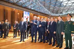 El primer ministro de Vietnam, Pham Minh Chinh, se reúne con los directivos del Grupo Novatek. Foto: VNA.