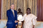 El secretario general del Partido Comunista y presidente de Vietnam, To Lam, sostiene un encuentro con la presidenta india, Droupadi Murmu. (Foto: VNA)