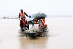 Buques especializados de la Armada son movilizados para apoyar el rescate de personas en la provincia de Khanh Hoa. Foto: VNA