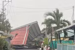 Fuertes lluvias y tormentas eléctricas provocan el derrumbe de un almacén de arroz de una empresa en la comuna de Dinh Thanh (provincia de An Giang). Foto: VNA