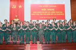 El general Nguyen Tan Cuong, jefe del Estado Mayor del Ejército Popular de Vietnam y viceministro de Defensa, junto con delegados, oficiales y soldados, parten hacia Venezuela para cumplir con sus funciones. (Foto: VNA)