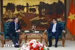 El primer ministro de Vietnam, Pham Minh Chinh, y ministro de Transporte francés, Philippe Tabarot. (Fuente: VNA)