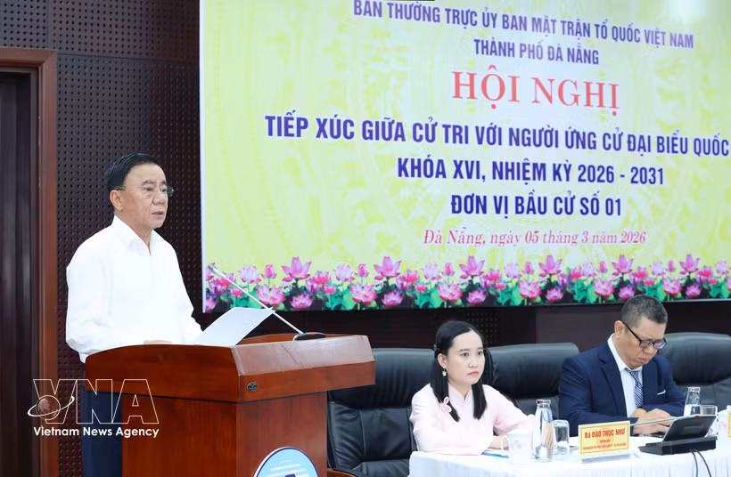 Tran Cam Tu, miembro permanente del Secretariado del Partido Comunista de Vietnam, habla en el evento. (Foto: VNA)