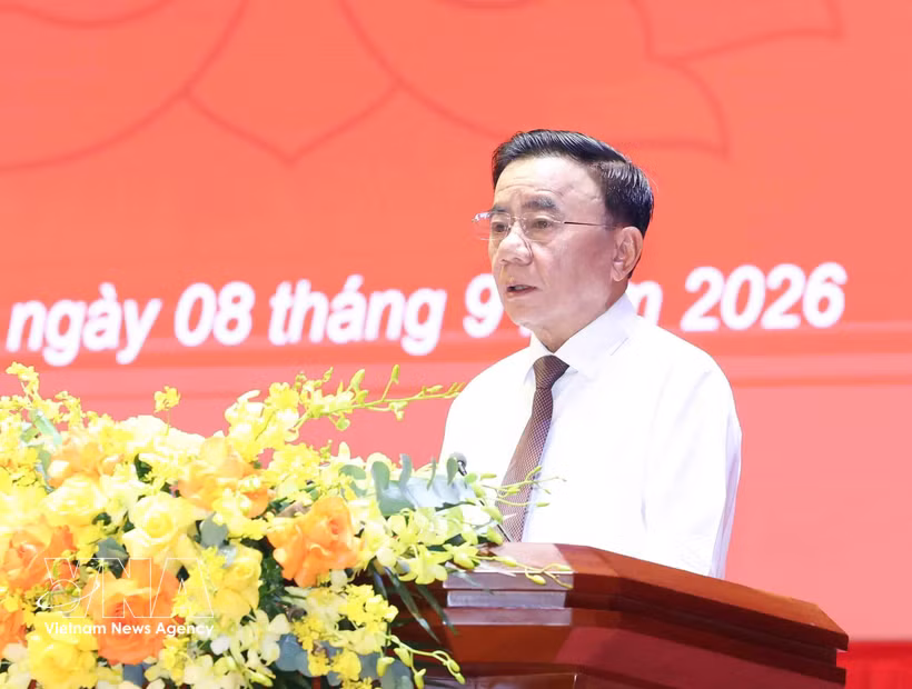 Tran Cam Tu, miembro del Buró Político y permanente del Secretariado del Comité Central del Partido Comunista de Vietnam, habla en el evento. (Foto: VNA)