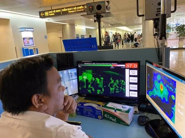 El Ministerio de Salud de Vietnam recomienda fortalecer la vigilancia de enfermedades en la comunidad y en las puertas fronterizas del país. (Foto: thanhnien.vn)
