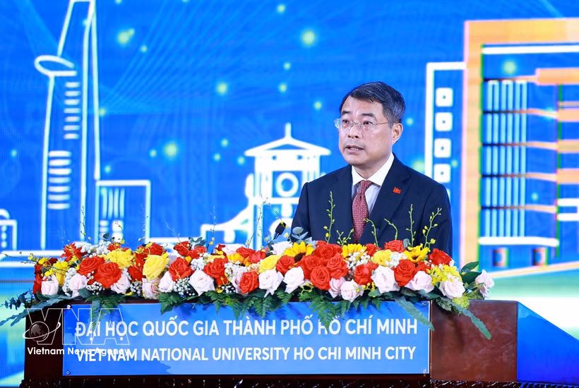 El primer ministro de Vietnam, Le Minh Hung, habla en la cita. (Foto: VNA)