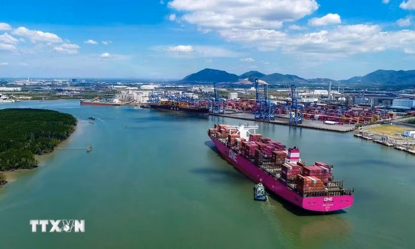 El barco ONE EAGLE pertenece a la nueva ruta de servicio operada por Premier Alliance en el puerto internacional Tan Cang-Cai Mep. (Foto: VNA)