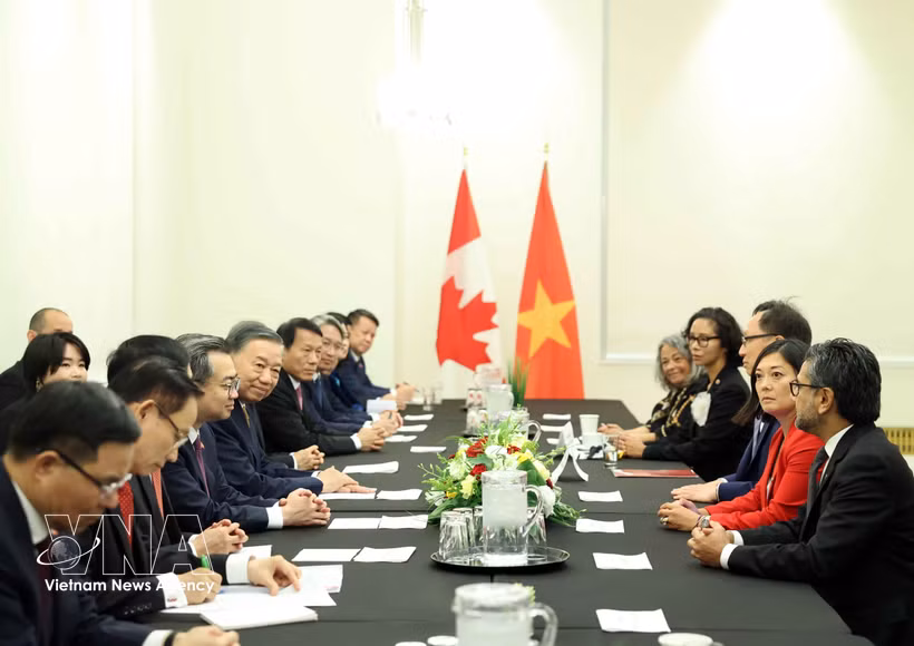 El secretario general del Partido Comunista de Vietnam y presidente de la República, To Lam, sostiene un encuentro con el Grupo Parlamentario de Amistad Canadá-Vietnam. Foto: VNA