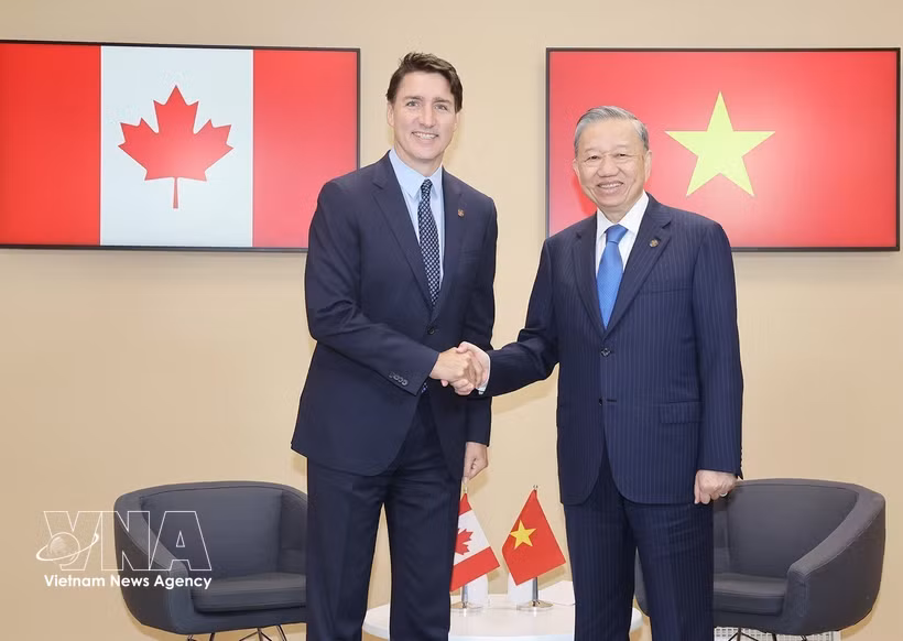 Con motivo de la XIX Cumbre de la Francofonía, el secretario general y presidente To Lam se reúne con el primer ministro canadiense, Justin Trudeau, en París, el 5 de octubre de 2024. (Foto: VNA)