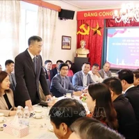 El embajador de Vietnam en Praga, Duong Hoai Nam, en el encuentro con los delegados empresariales. (Foto: VNA)