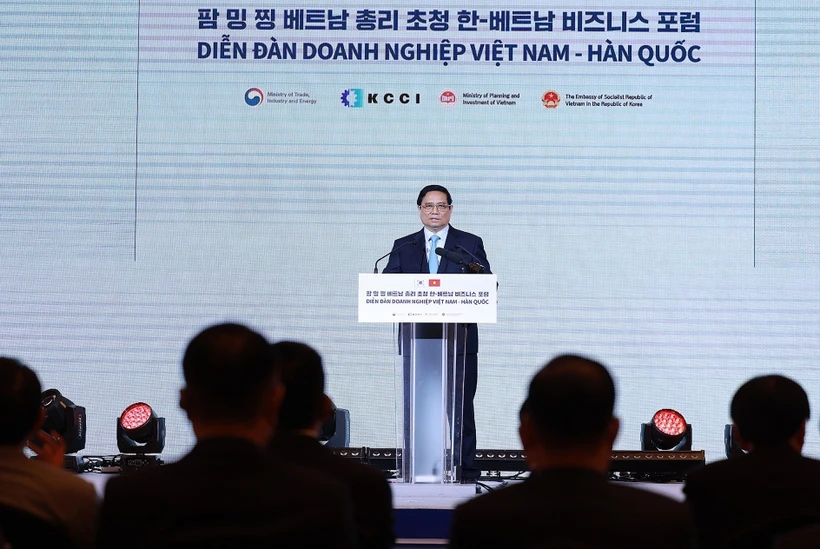 El primer ministro vietnamita, Pham Minh Chinh, habla en el Foro empresarial Vietnam – Corea del Sur. (Fuente: VNA)