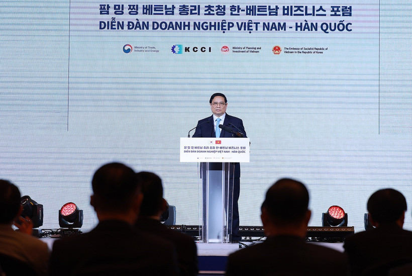 El primer ministro vietnamita, Pham Minh Chinh, habla en el Foro empresarial Vietnam – Corea del Sur. (Fuente: VNA)