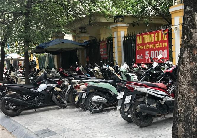 Estacionamiento afuera del Hospital Central de Obstetricia. (Foto: VNA)