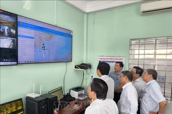 El Comité Popular de la provincia survietnamita de Vinh Long inspecciona las acciones para combatir la pesca ilegal (Fuente: VNA)